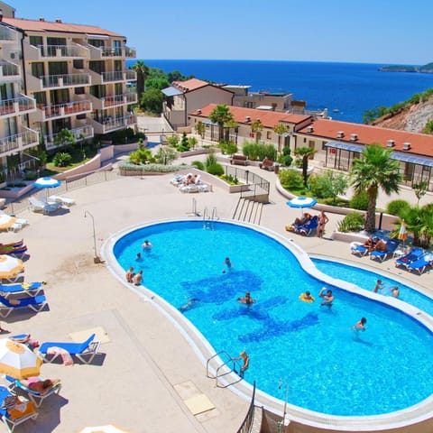 Swimming pool, Swimming pool