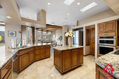 Elena's Sandia Sanctuary - An Irvie Home House in Albuquerque