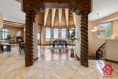 Elena's Sandia Sanctuary - An Irvie Home House in Albuquerque