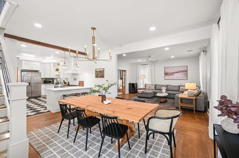 4BR for 10, Near Ark, High-Tech Kitchen, Parking! House in Williamstown