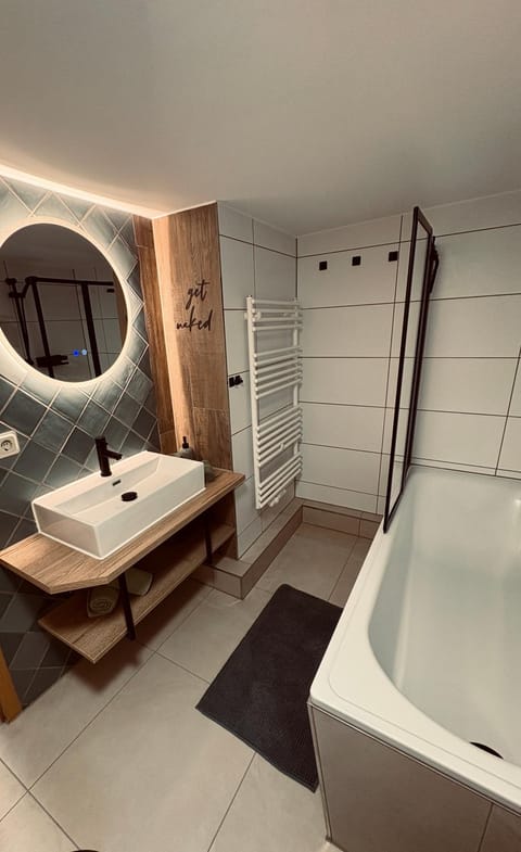 Bathroom, Photo of the whole room, Bath, towels