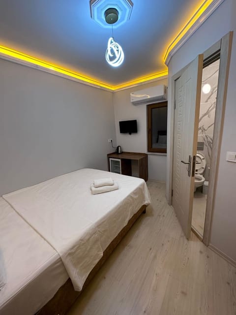 Bed, TV and multimedia, towels, wardrobe