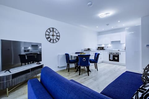 TV and multimedia, Kitchen or kitchenette, Living room, Seating area, Dining area, minibar, pet friendly, stove