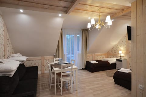 Bed, Living room, Photo of the whole room, Seating area