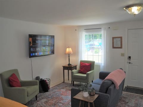 Latitude Adjustment II - Simply Gorgeous! House in Frankfort