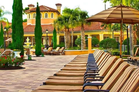 Entire Rental 3-BR Minutes from Disney x8 Hot tub Apartment 2204 Apartment in Orlando