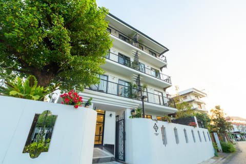 Property building, Day, Street view