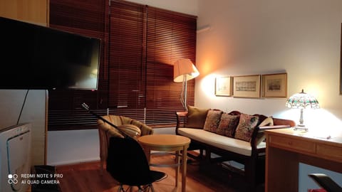 Bed, TV and multimedia, Seating area, Bedroom, wardrobe
