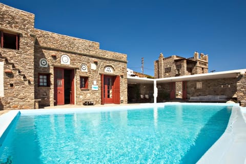 Facade/entrance, Balcony/Terrace, Balcony/Terrace, Swimming pool, Swimming pool