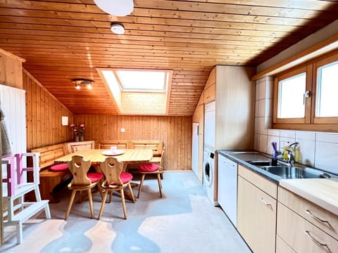 Kitchen or kitchenette, Dining area, minibar, pet friendly, stove