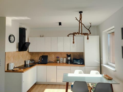 Kitchen or kitchenette, Dining area, dishwasher, microwave, stove
