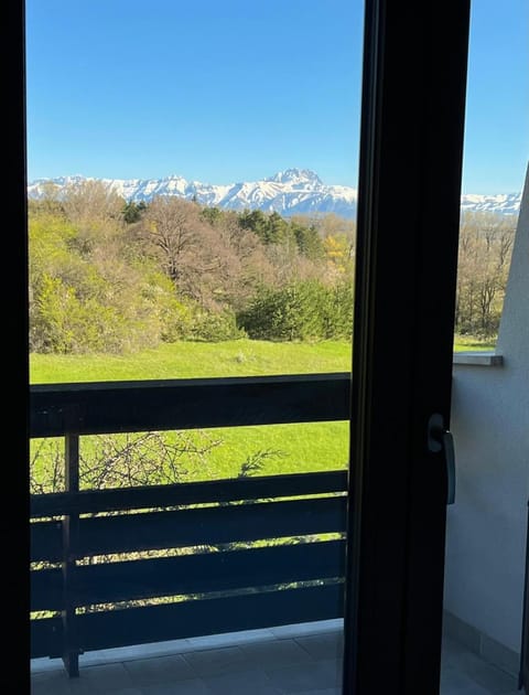 Balcony/Terrace, Balcony/Terrace, Mountain view