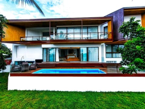 Property building, Patio, Spring, Day, Garden, View (from property/room), Balcony/Terrace, Garden view, Pool view, Swimming pool, sunbed