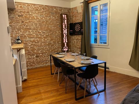 Darts, Living room, kitchen