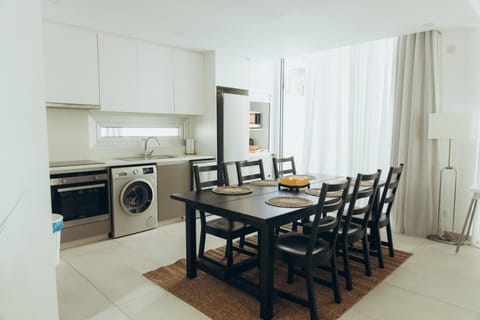 Kitchen or kitchenette, Seating area, Dining area, microwave, oven, stove, washing machine