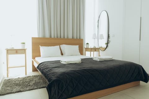 Bed, Photo of the whole room, Bedroom, towels