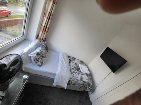 Petal Rm3 Vacation rental in Leeds