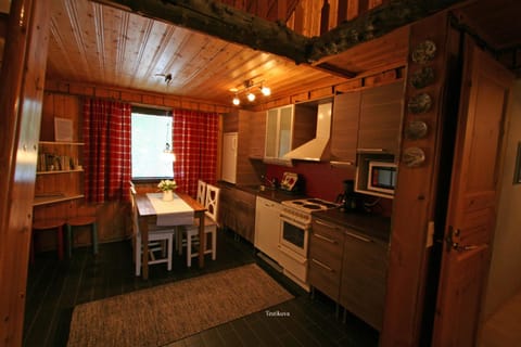 Kitchen or kitchenette, Dining area, minibar, pet friendly, stove, toaster