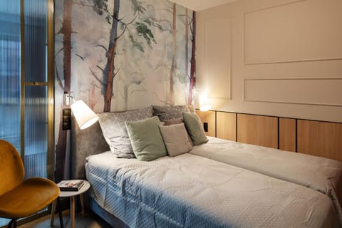 Bed, Seating area, Bedroom
