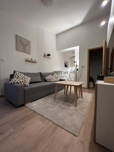 TV and multimedia, Kitchen or kitchenette, Living room, Seating area, Dining area