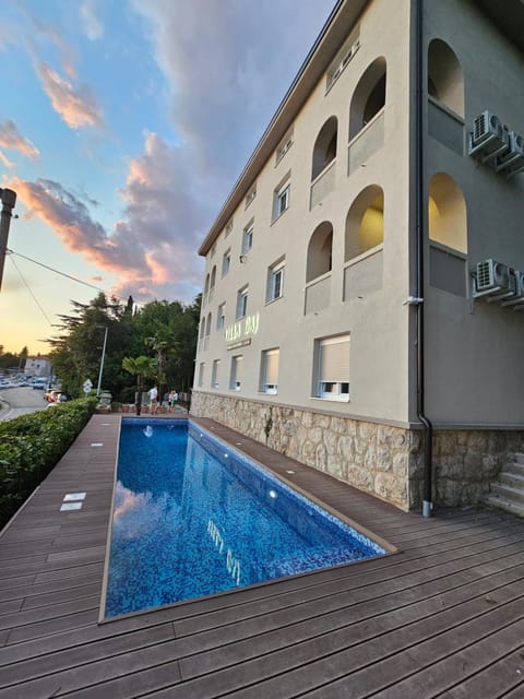 Property building, Swimming pool