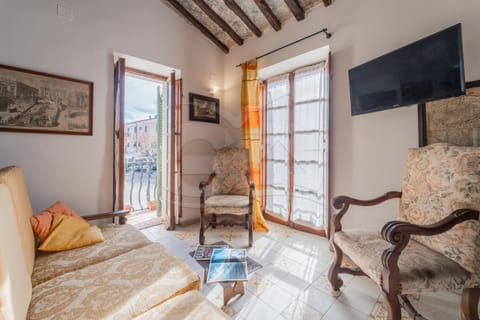 Communal lounge/ TV room, TV and multimedia, Living room