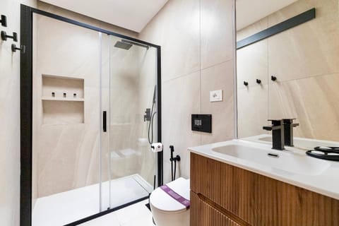 Shower, Toilet, Bathroom, Photo of the whole room