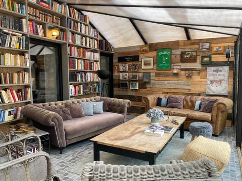 Library, Living room
