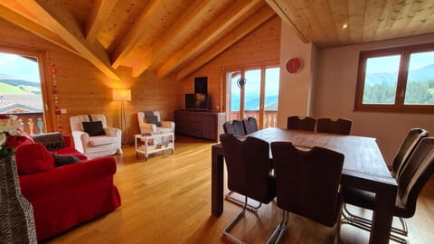 Living room, Mountain view