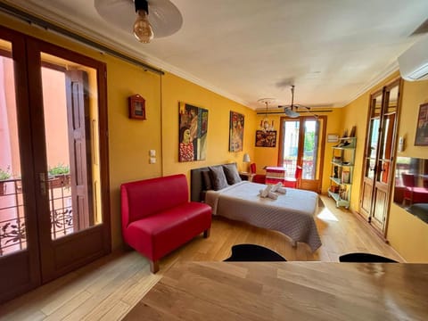 Bed, Balcony/Terrace, Photo of the whole room, Decorative detail, Seating area, Dining area, air conditioner