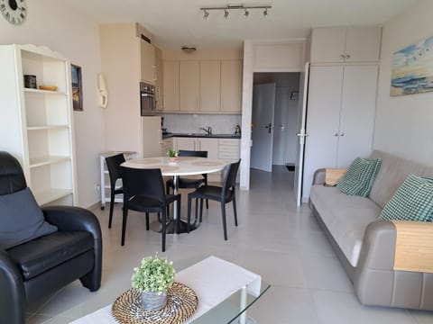 App KLIF De Panne - top location & sea front !! Apartment in De Panne