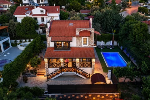 Property building, Patio, Day, Bird's eye view, Pool view, Swimming pool, sunbed