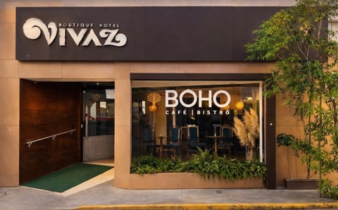 Facade/entrance