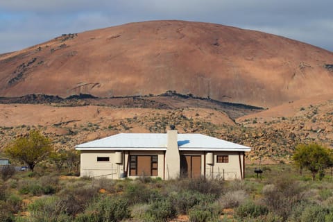 Property building, Natural landscape, Bedroom, Mountain view