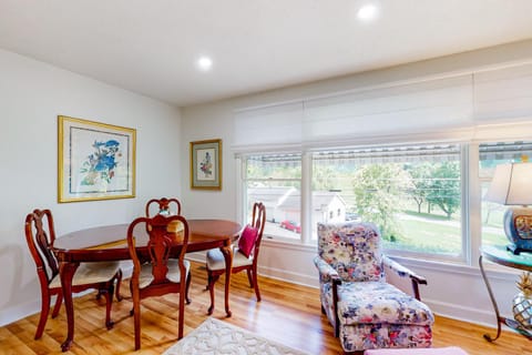 Blue Ridge Cottage House in Waynesville