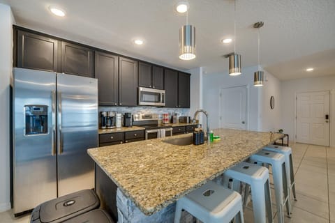 about 10 Mi to Animal Kingdom Davenport Family Home House in Loughman