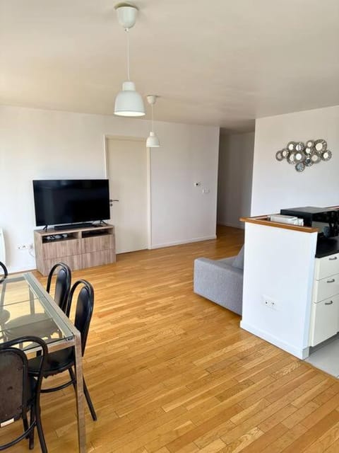 Magnifique Appart. spacieux 8P/ Défense-Courbevoie Apartment in Puteaux