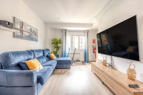 Communal lounge/ TV room, TV and multimedia, Living room, Seating area, Evening entertainment