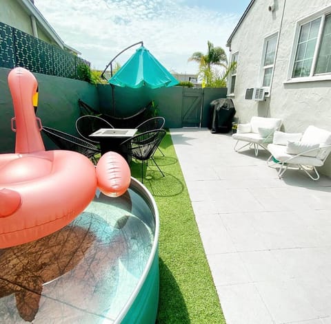 Patio, Day, Seating area, Garden view, Swimming pool, sunbed