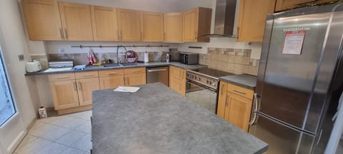 dishwasher, pet friendly, stove, toaster