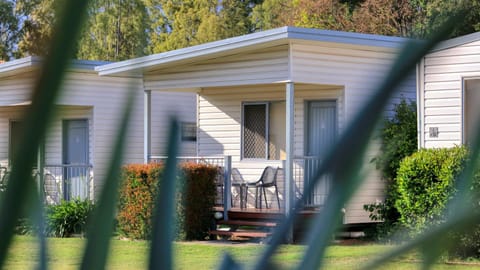 Property building, Day, Garden, Garden view