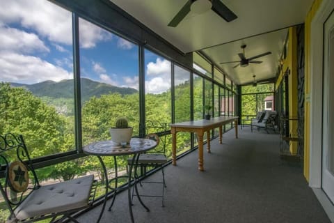 View (from property/room), Balcony/Terrace, Seating area