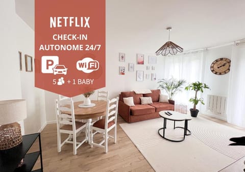 Communal lounge/ TV room, Bed, Living room, Seating area