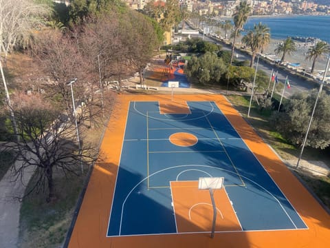 Appartamento con terrazza fronte mare Apartment in Liguria