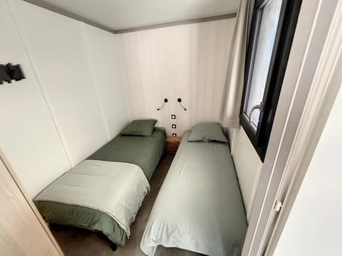 Chalet standing, 6 couchages, piscine chauffée, terrasse privée, proche plage et commerces - FR-1-361-520 Chalet in Saint-Pair-sur-Mer