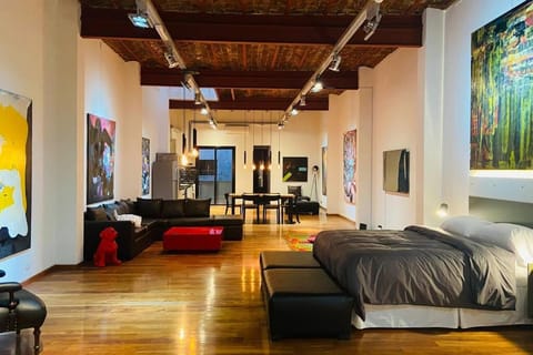 Bed, TV and multimedia, Living room, Photo of the whole room, Seating area, Bedroom