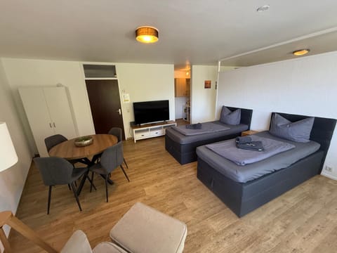 Bed, Living room, Photo of the whole room, Seating area, Dining area, Bedroom