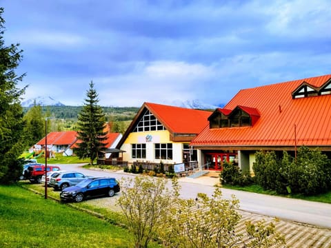 Property building, Natural landscape, Parking
