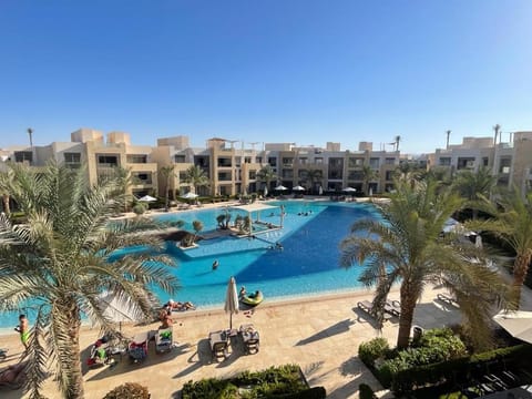Property building, Day, Natural landscape, Evening entertainment, Pool view, Swimming pool, sunbed
