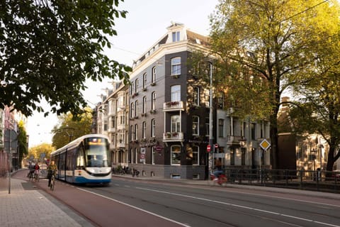 Neighbourhood, Location